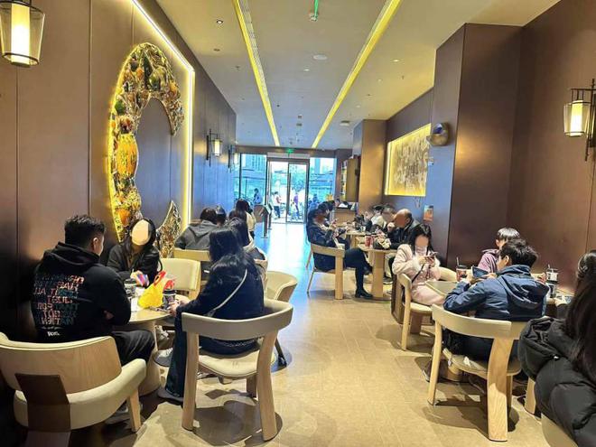 餐饮春节档梦幻开局下沉市场挤满了连锁茶饮(图2)